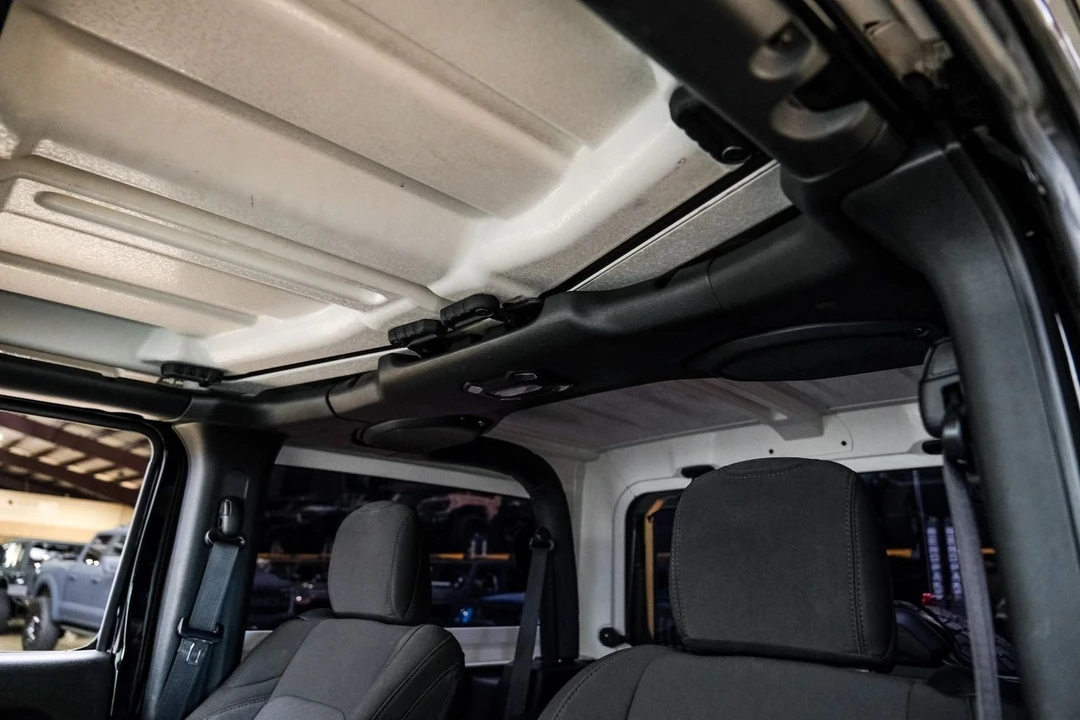 2023 Jeep JL Wrangler - Image 11 of 12