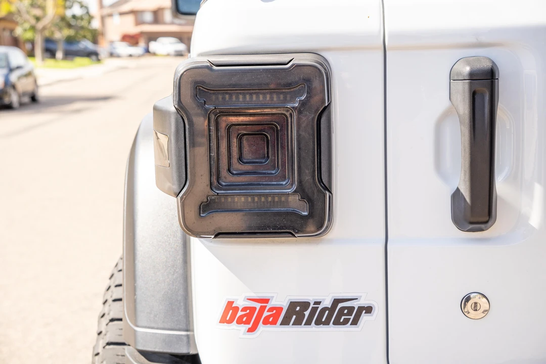 2023 Jeep JL Wrangler - Image 16 of 31