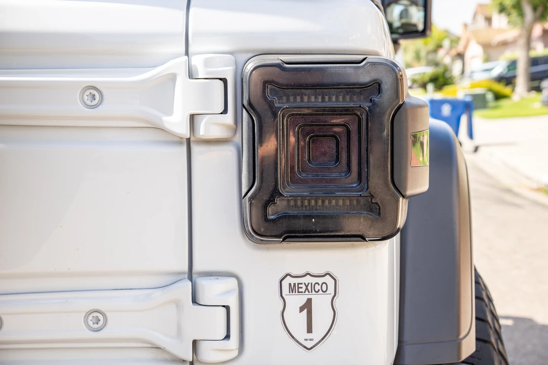 2023 Jeep JL Wrangler - Image 17 of 31