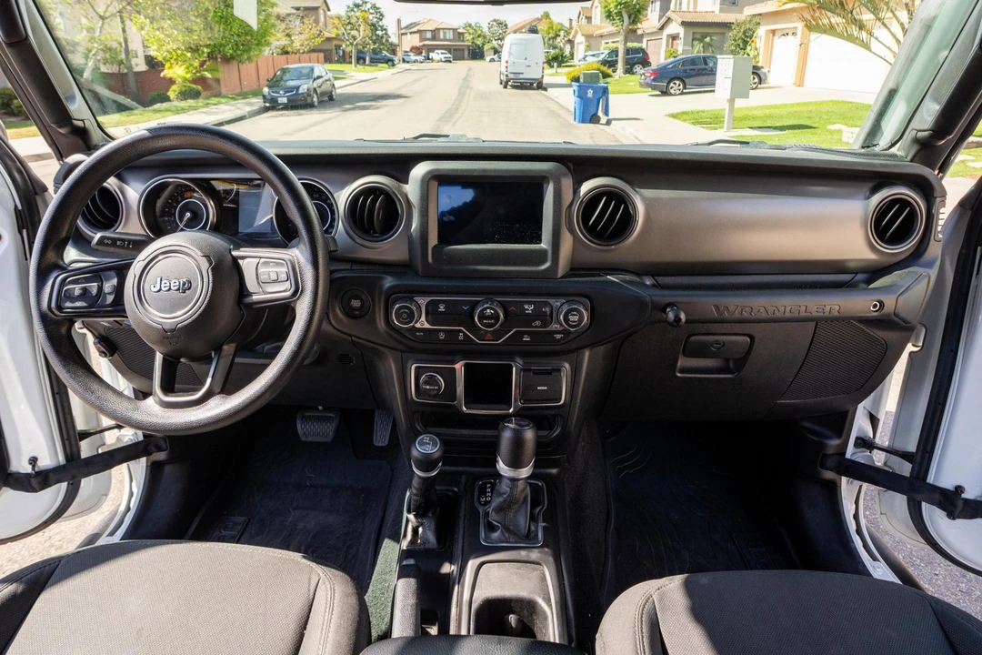 2023 Jeep JL Wrangler - Image 25 of 31