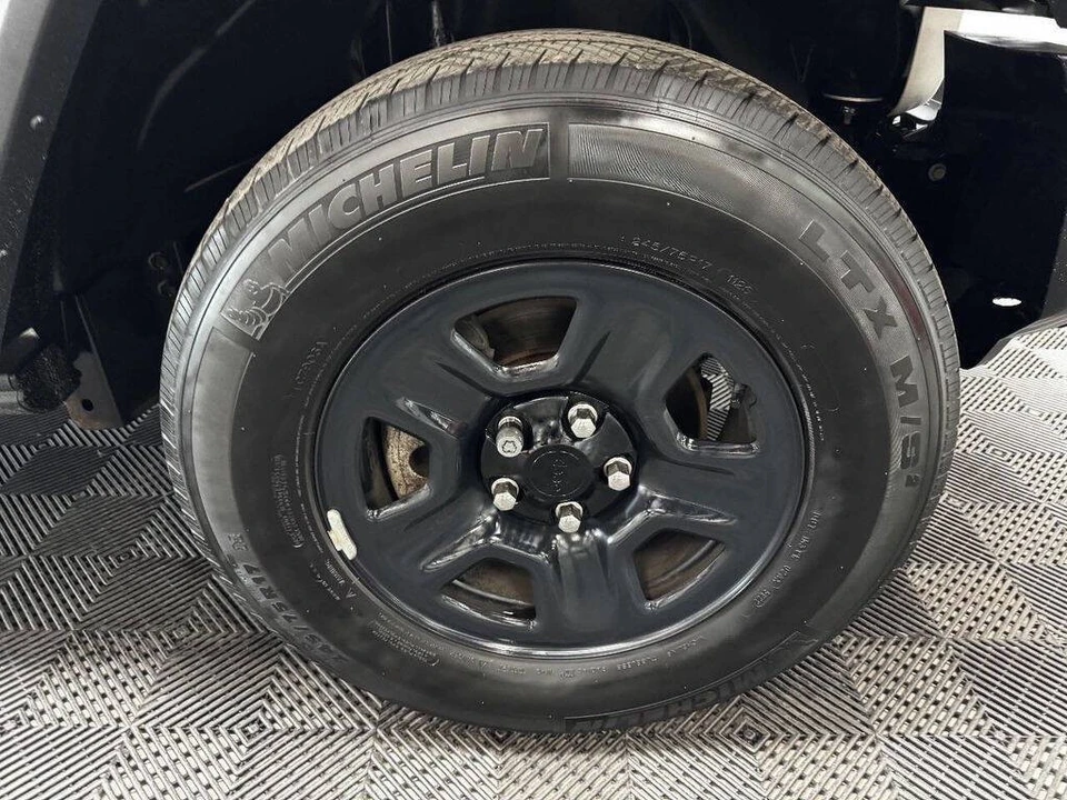 2023 Jeep JL Wrangler - Image 18 of 31