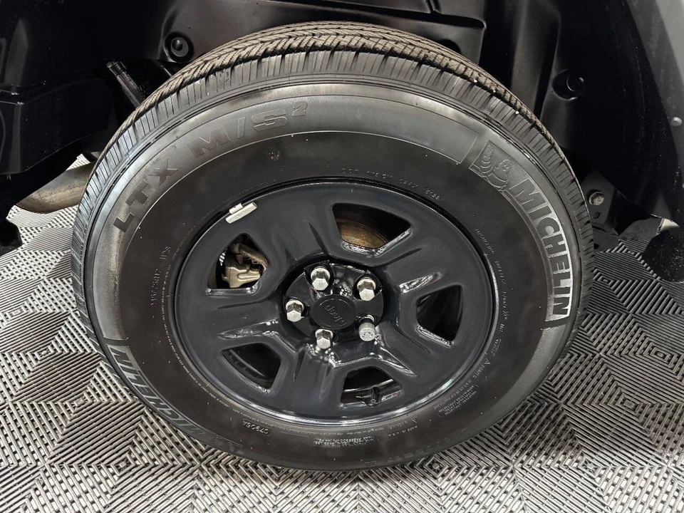 2023 Jeep JL Wrangler - Image 17 of 21