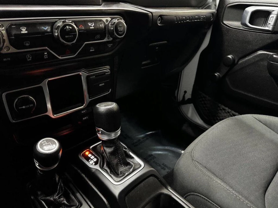 2023 Jeep JL Wrangler - Image 26 of 31
