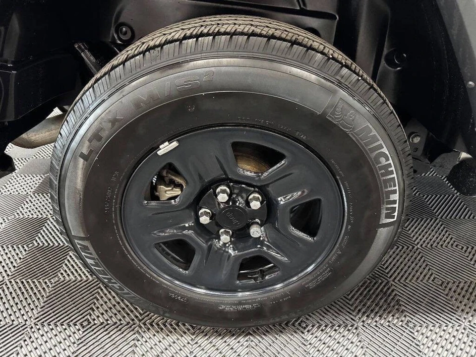 2023 Jeep JL Wrangler - Image 19 of 31