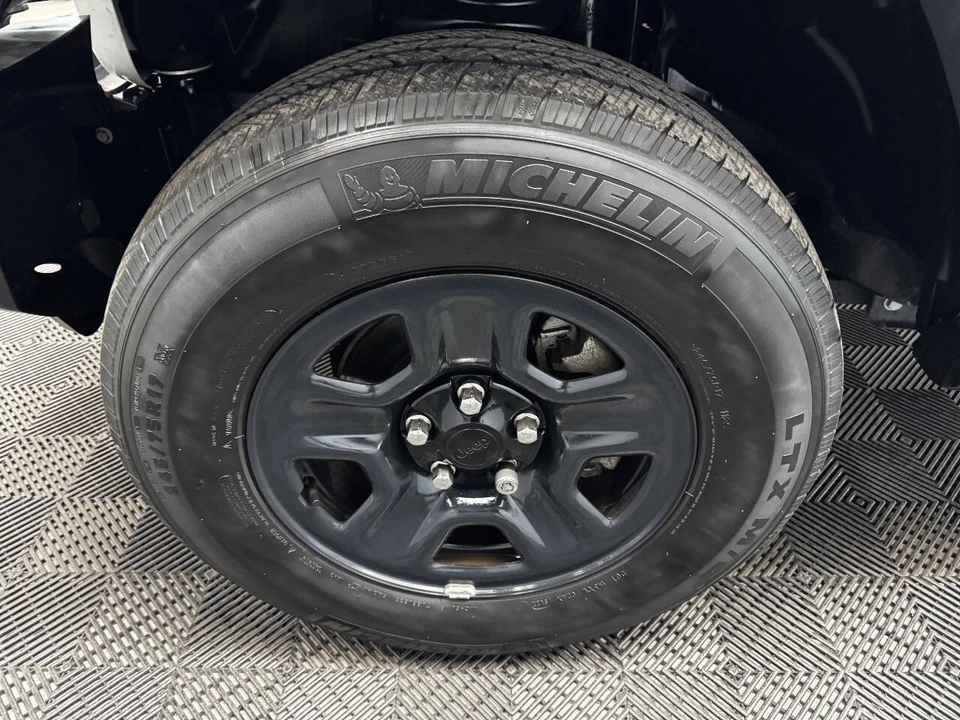 2023 Jeep JL Wrangler - Image 19 of 21