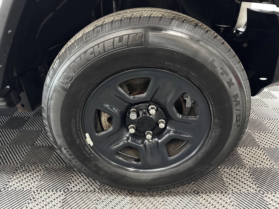 2023 Jeep JL Wrangler - Image 16 of 21