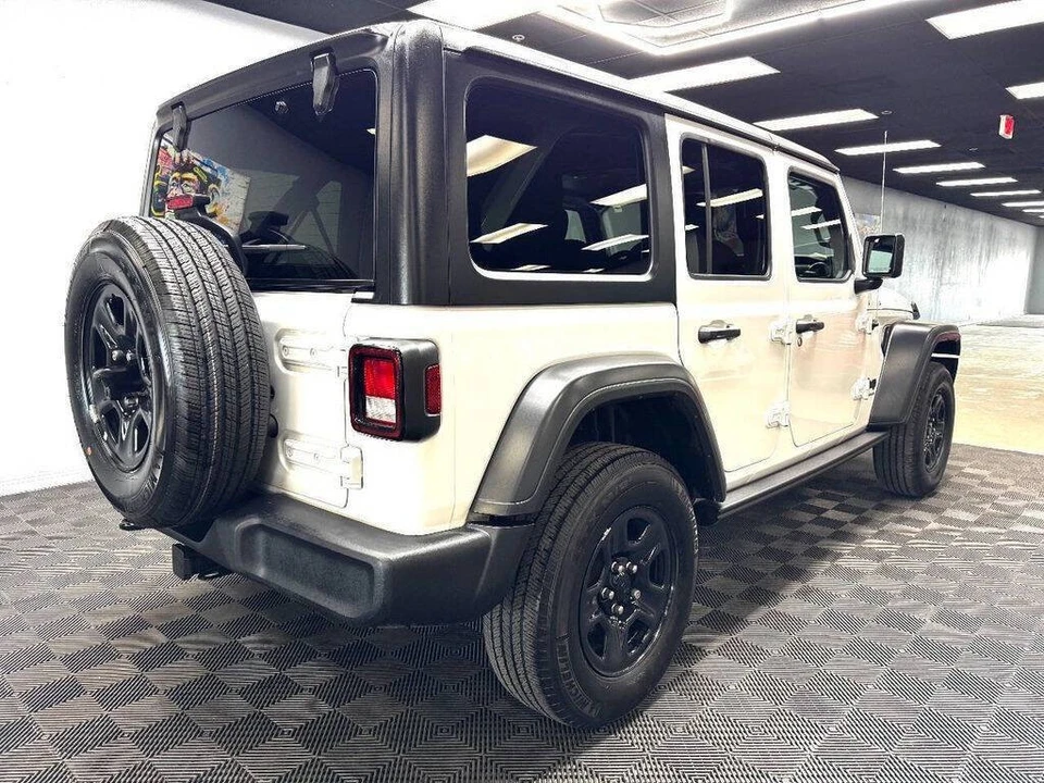 2023 Jeep JL Wrangler - Image 14 of 31