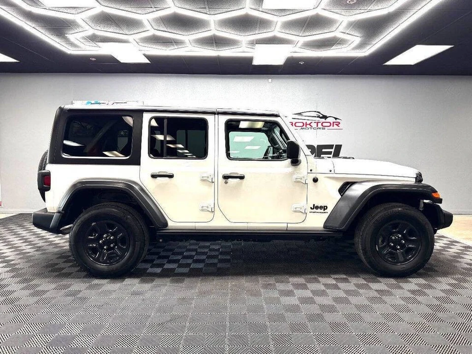 2023 Jeep JL Wrangler - Image 16 of 31