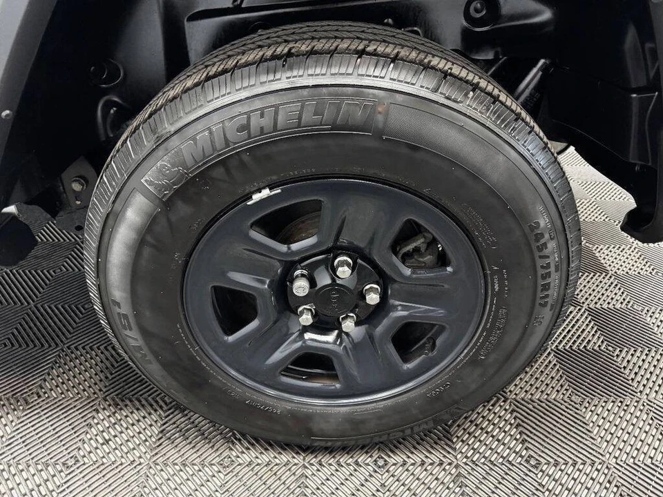 2023 Jeep JL Wrangler - Image 20 of 31