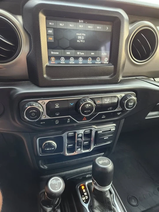 2023 Jeep JL Wrangler - Image 15 of 17