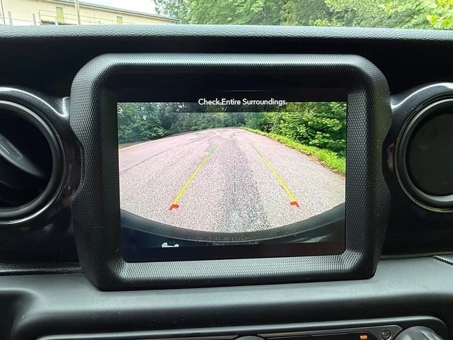 2023 Jeep JL Wrangler - Image 23 of 31
