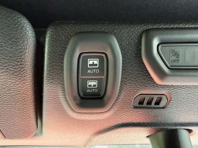 2023 Jeep JL Wrangler - Image 28 of 31