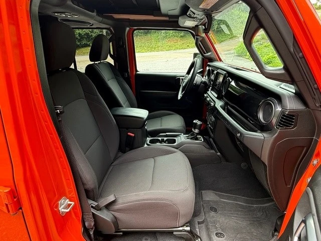 2023 Jeep JL Wrangler - Image 18 of 31