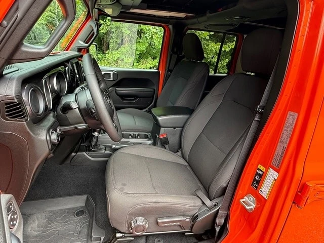 2023 Jeep JL Wrangler - Image 11 of 31
