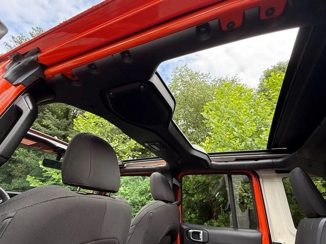 2023 Jeep JL Wrangler - Image 29 of 31