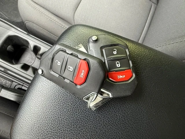 2023 Jeep JL Wrangler - Image 30 of 31