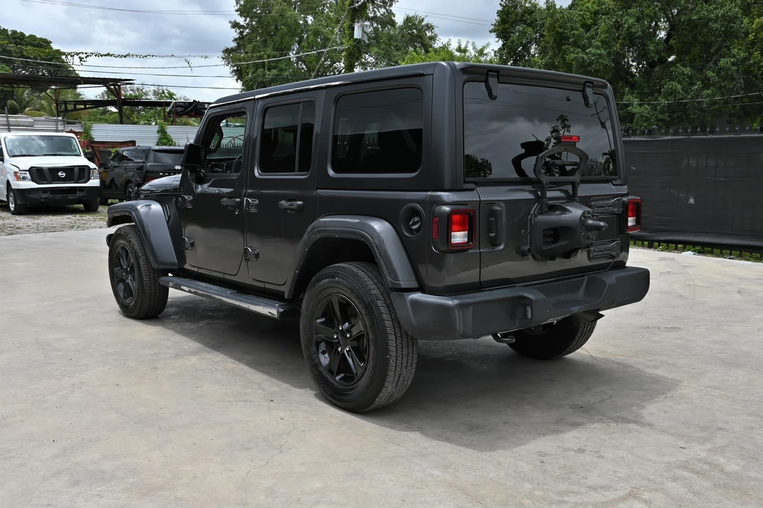 2023 Jeep JL Wrangler - Image 3 of 17