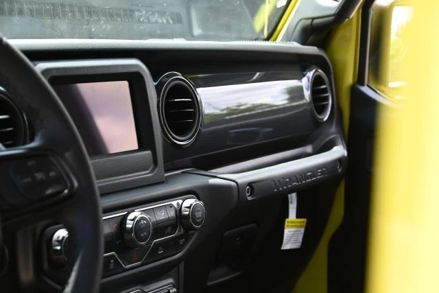 2023 Jeep JL Wrangler - Image 11 of 20