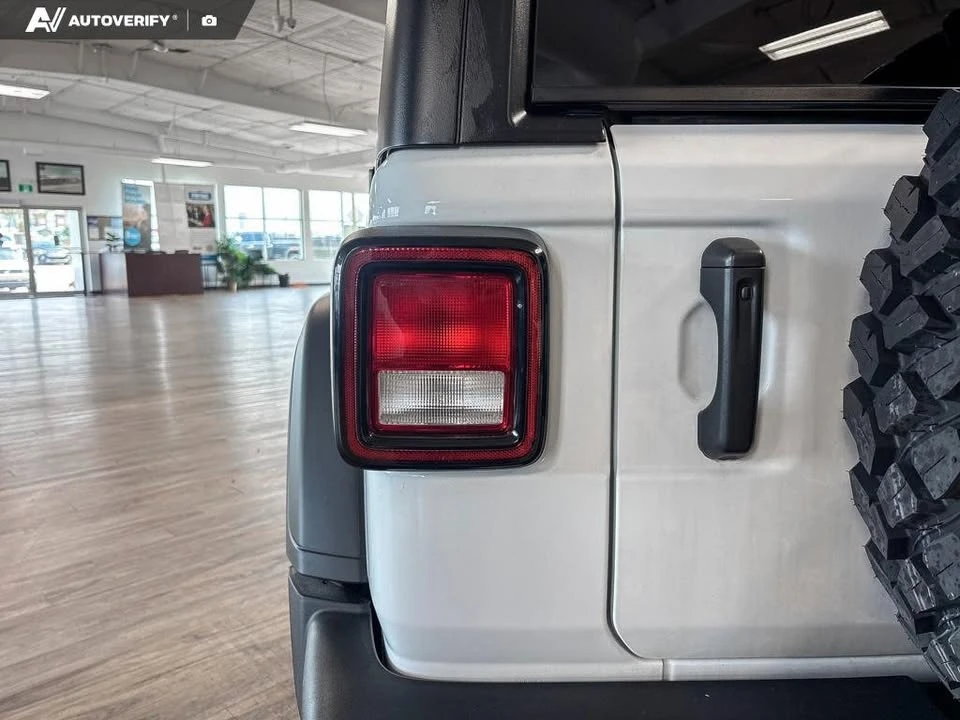 2023 Jeep JL Wrangler - Image 11 of 20