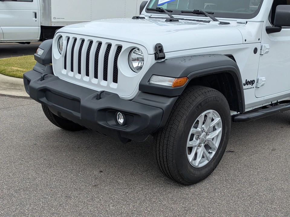 2023 Jeep JL Wrangler - Image 10 of 12