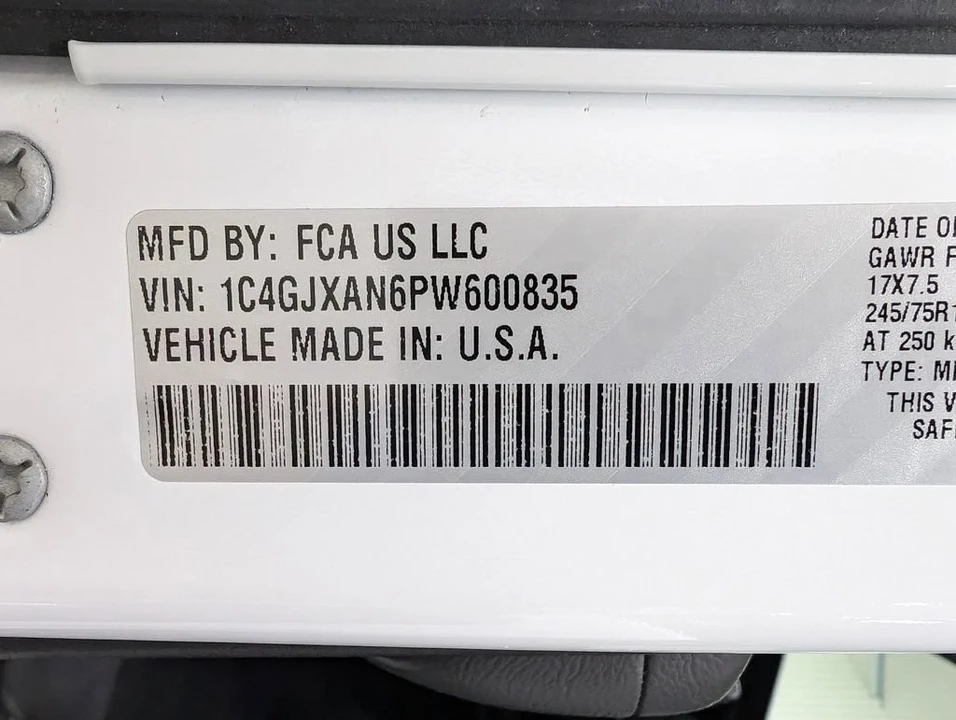 2023 Jeep JL Wrangler - Image 8 of 9