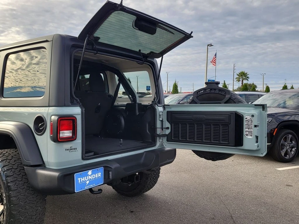2023 Jeep JL Wrangler - Image 5 of 12