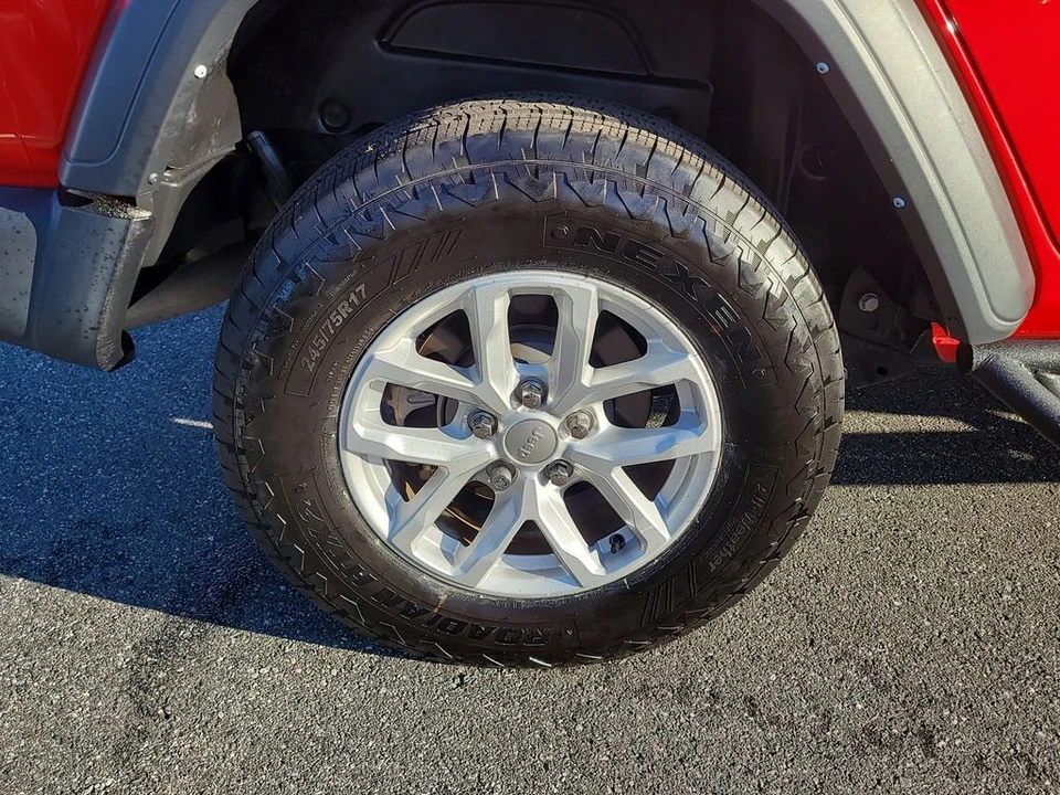 2023 Jeep JL Wrangler - Image 5 of 12