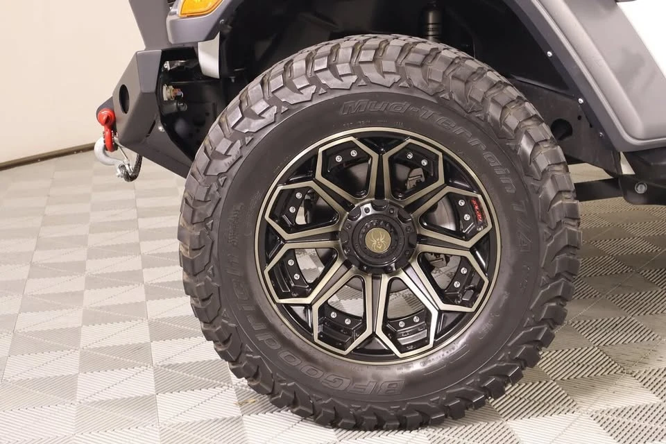 2023 Jeep JL Wrangler - Image 18 of 19