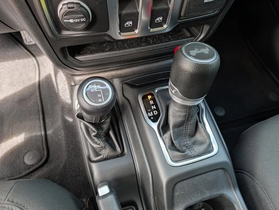 2023 Jeep JL Wrangler - Image 15 of 18