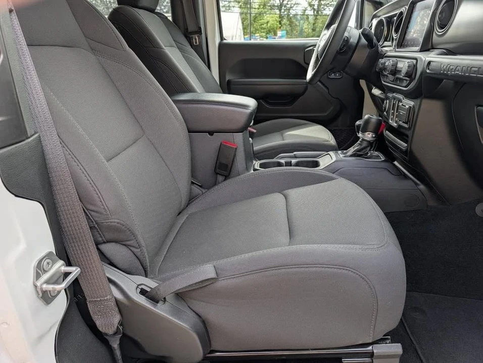 2023 Jeep JL Wrangler - Image 13 of 18