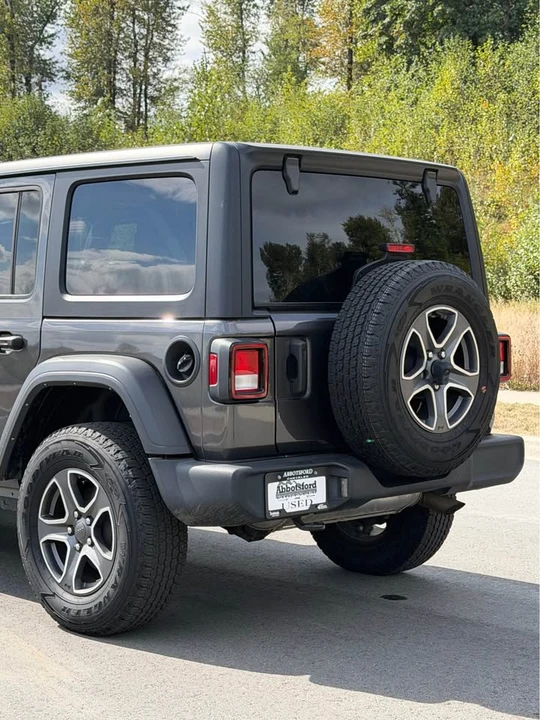 2023 Jeep JL Wrangler - Image 7 of 11