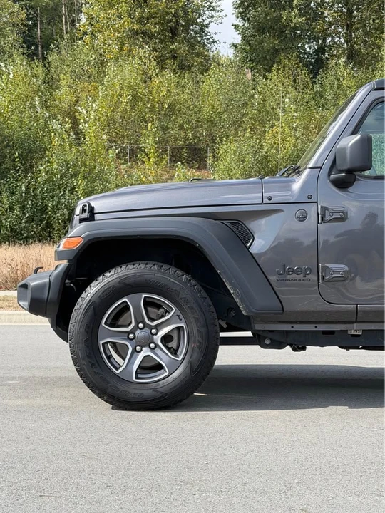 2023 Jeep JL Wrangler - Image 5 of 11