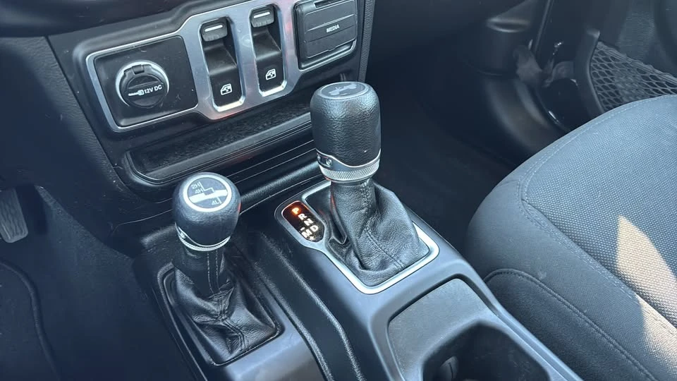 2023 Jeep JL Wrangler - Image 16 of 20