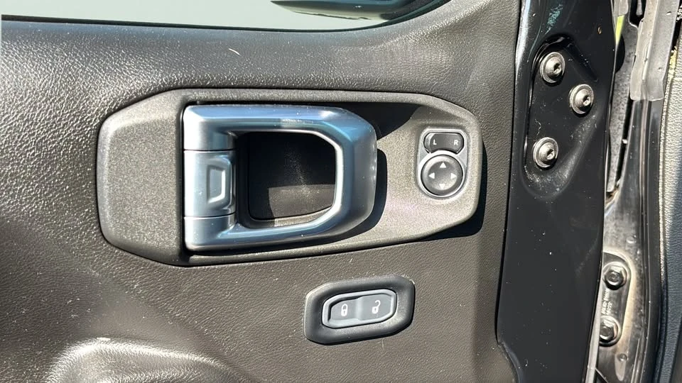 2023 Jeep JL Wrangler - Image 15 of 20