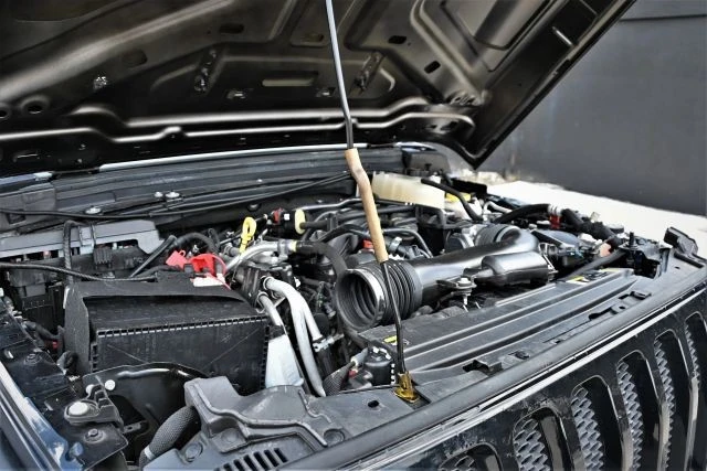 2023 Jeep JL Wrangler - Image 15 of 17