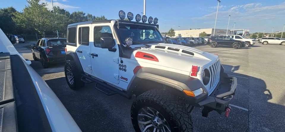 2023 Jeep JL Wrangler - Image 3 of 6