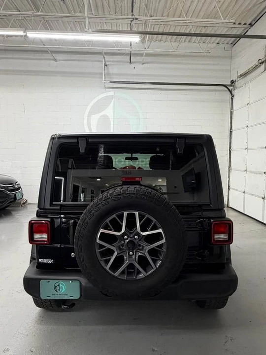 2023 Jeep JL Wrangler - Image 14 of 17