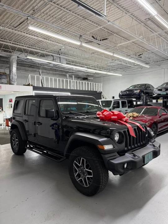 2023 Jeep JL Wrangler - Image 16 of 17