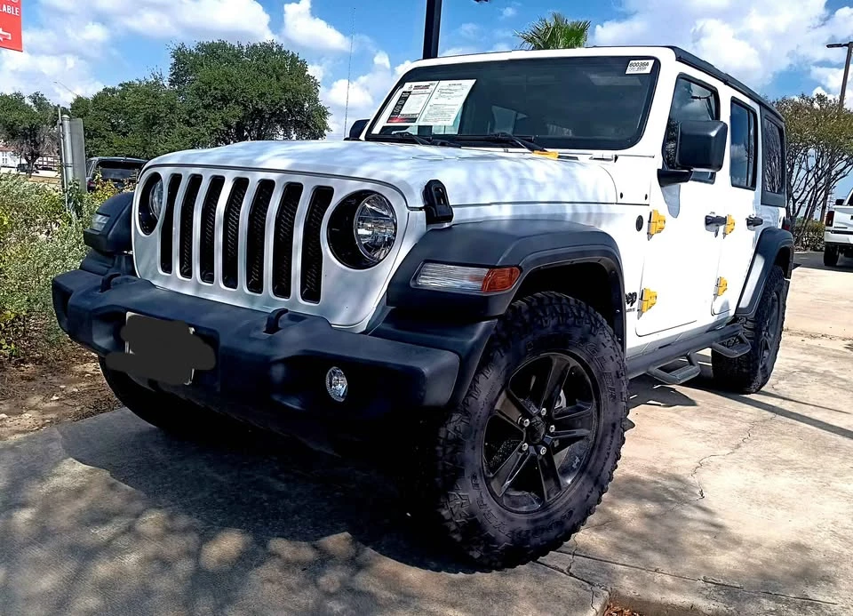 2023 Jeep JL Wrangler - Image 3 of 16