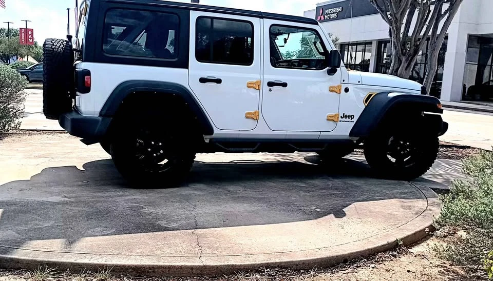 2023 Jeep JL Wrangler - Image 5 of 16