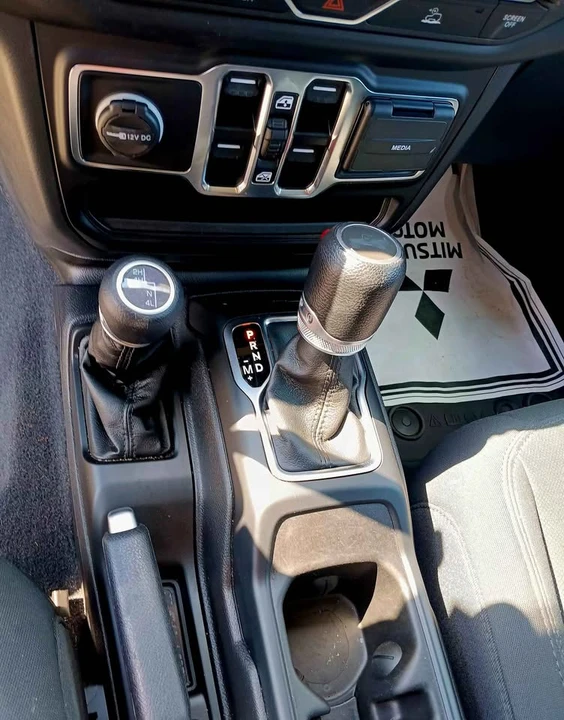 2023 Jeep JL Wrangler - Image 10 of 16