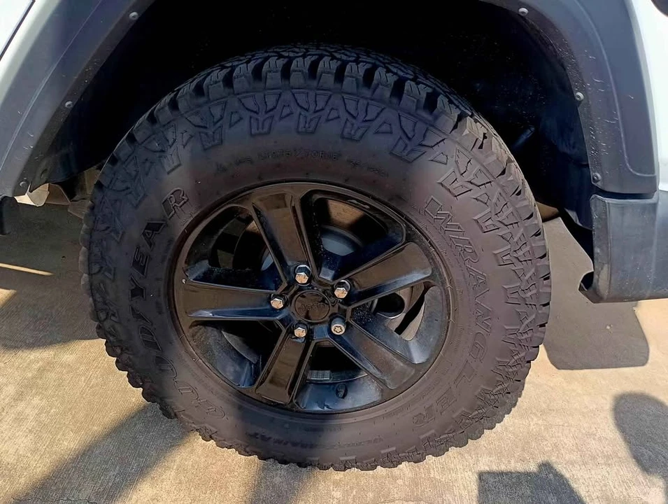 2023 Jeep JL Wrangler - Image 15 of 16