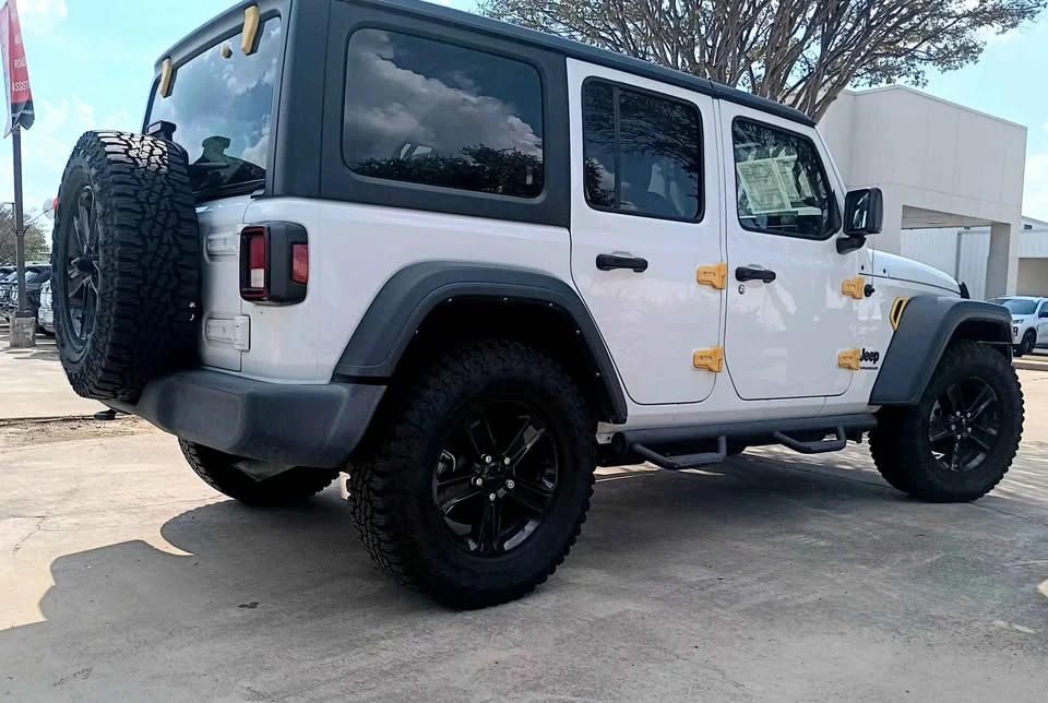 2023 Jeep JL Wrangler - Image 6 of 16