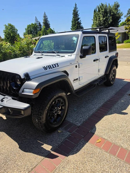 2023 Jeep JL Wrangler - Image 2 of 10