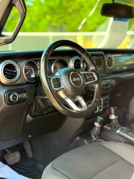 2023 Jeep JL Wrangler - Image 4 of 11