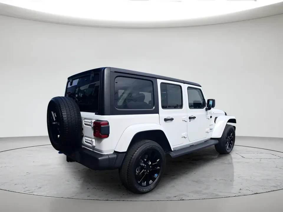 2023 Jeep JL Wrangler - Image 15 of 16