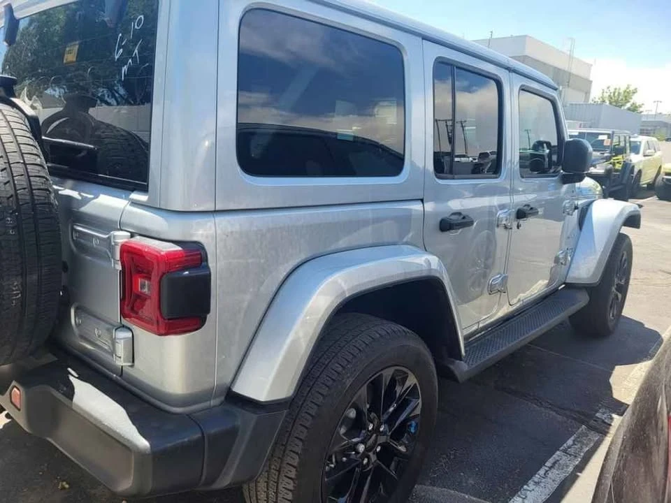 2023 Jeep JL Wrangler - Image 3 of 4