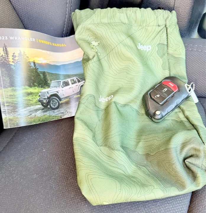2023 Jeep JL Wrangler - Image 19 of 19