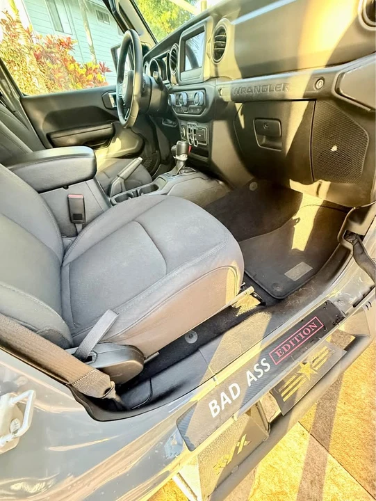 2023 Jeep JL Wrangler - Image 17 of 19