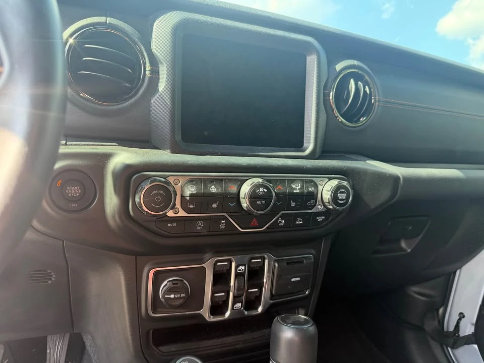 2023 Jeep JL Wrangler - Image 15 of 18